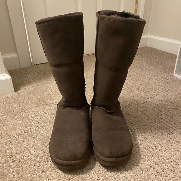 Tall chocolate Uggs size 7 - Picture 2 of 8